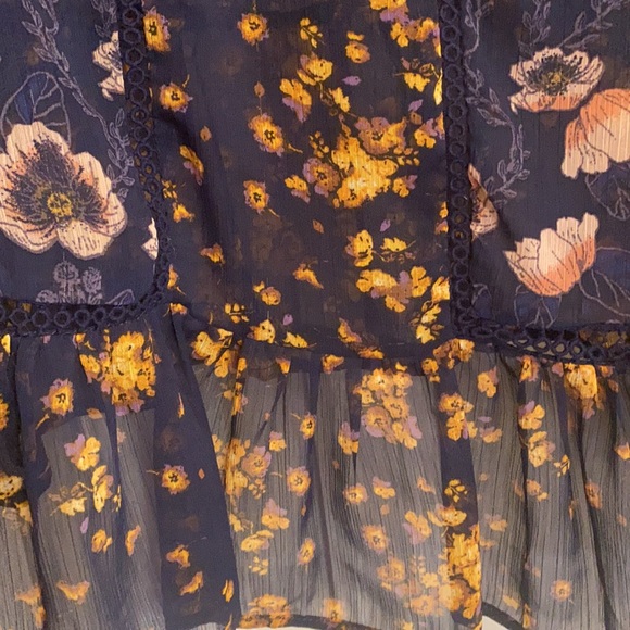 Xhilaration Women’s top size medium - Picture 4 of 5